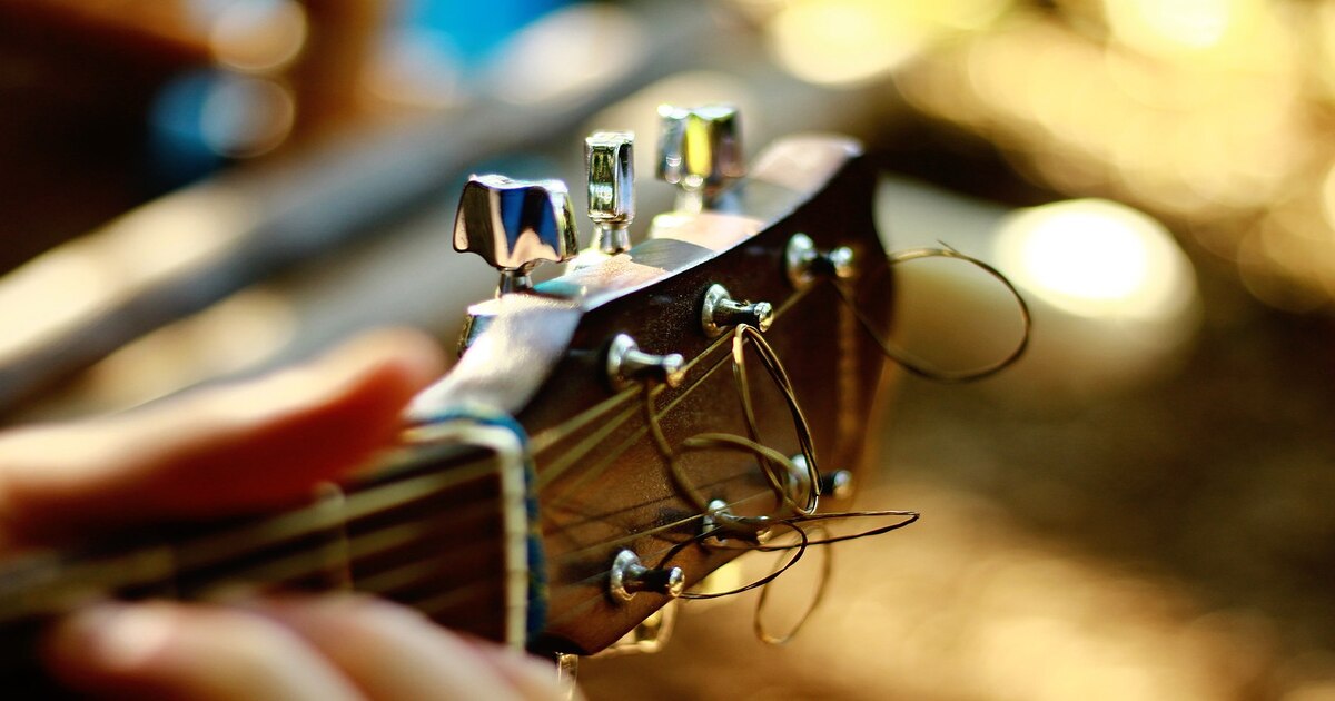 A close-up image of what the headstock looks like with proper guitar maintenance.